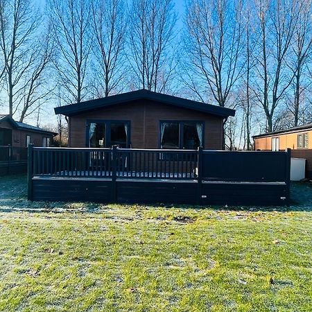 Loki'S Retreat Lodge With Hot Tub Йорк Екстериор снимка