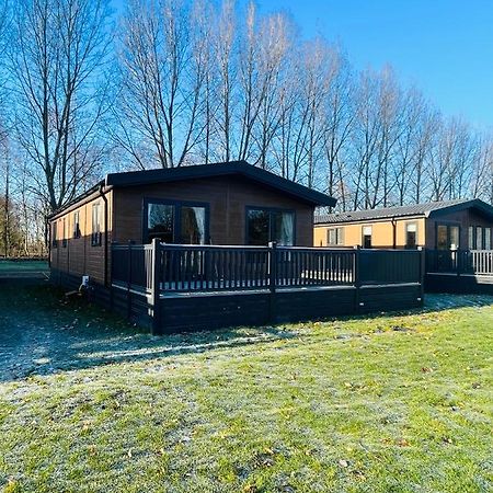 Loki'S Retreat Lodge With Hot Tub Йорк Екстериор снимка