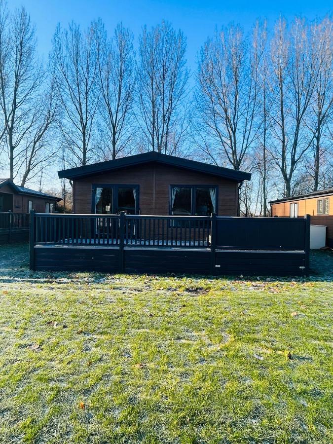 Loki'S Retreat Lodge With Hot Tub Йорк Екстериор снимка