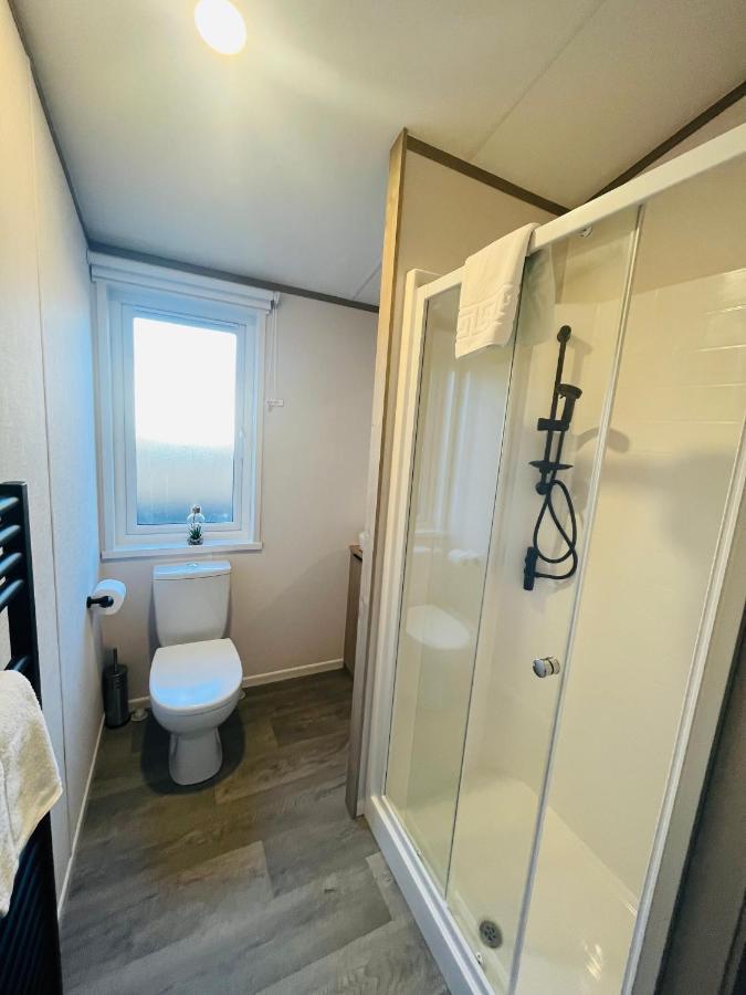 Loki'S Retreat Lodge With Hot Tub Йорк Екстериор снимка