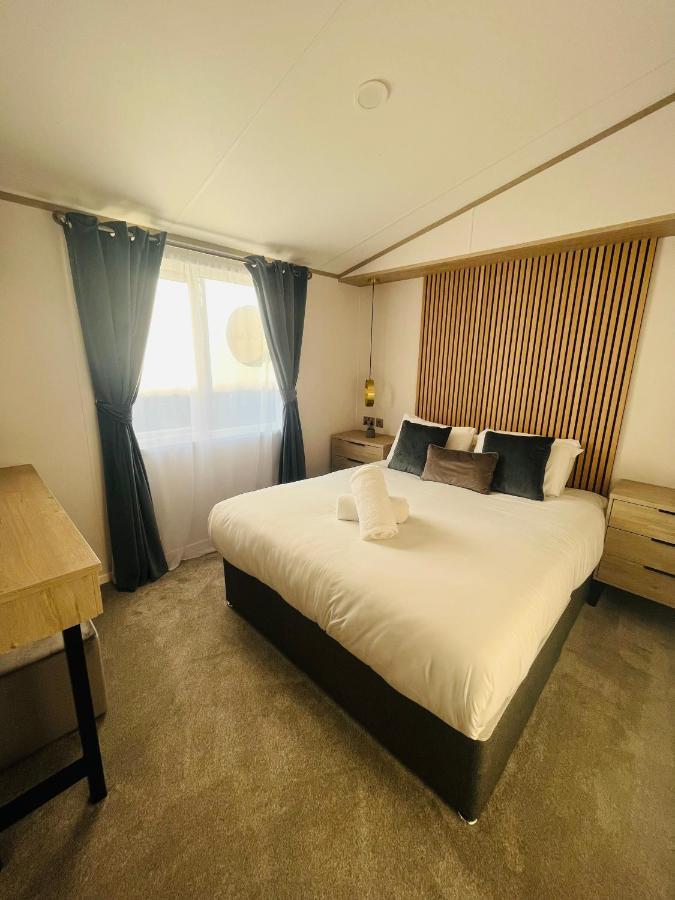 Loki'S Retreat Lodge With Hot Tub Йорк Екстериор снимка